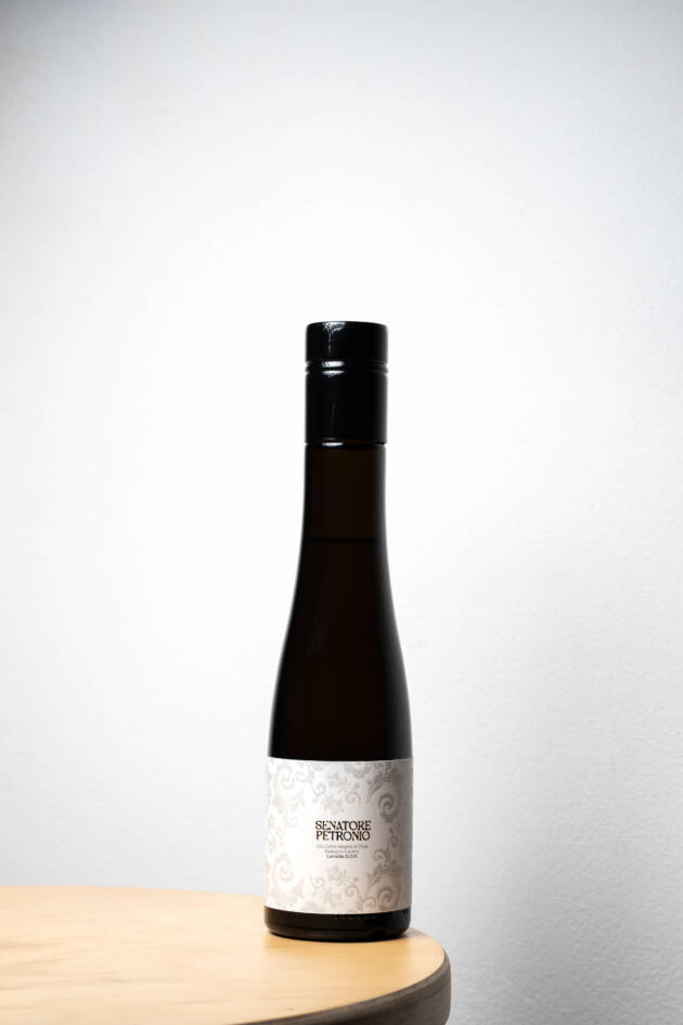 1 cartone da 20 bottiglie da 250 ml: 152 € (7,60 € al pezzo)